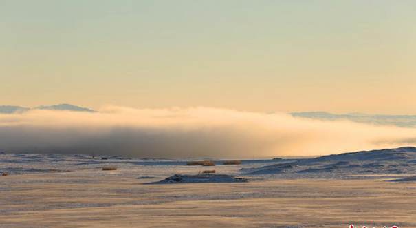 新疆额尔齐斯河河谷出现罕见低云层奇景