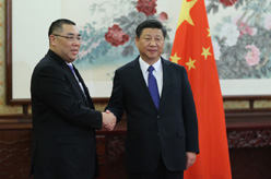 习近平会见来京述职的澳门特别行政区行政长官崔世安