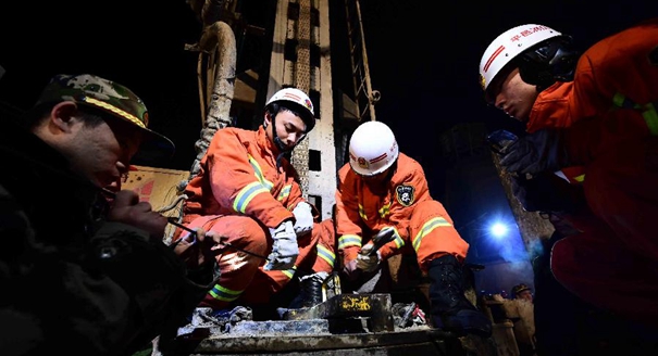 平邑石膏矿坍塌事故打通救生孔尝试联系被困人员