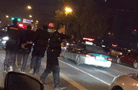 杭州闹市警匪追击战：特警持枪出击 疑缴获枪械(图)