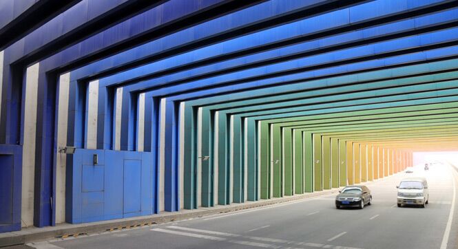 郑州一开发商建国内首个彩虹隧道 如童话世界