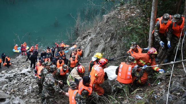 浙江一地质大队车辆坠入水库 5人死亡