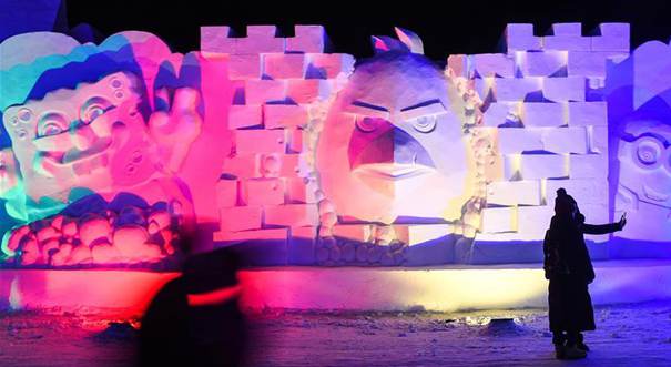 灯光雪雕点亮多彩长白山