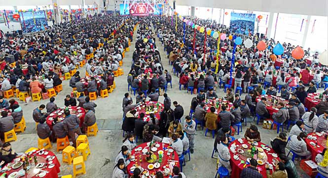 浙江台州&ldquo;土豪&rdquo;公司请3000名职工同吃团圆饭