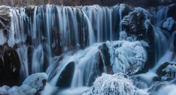寒潮席卷氣溫驟降 九寨溝進入&ldquo;冰河世紀&rdquo;