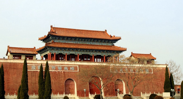 山东一乡村现鲁版百年&ldquo;天安门&rdquo;