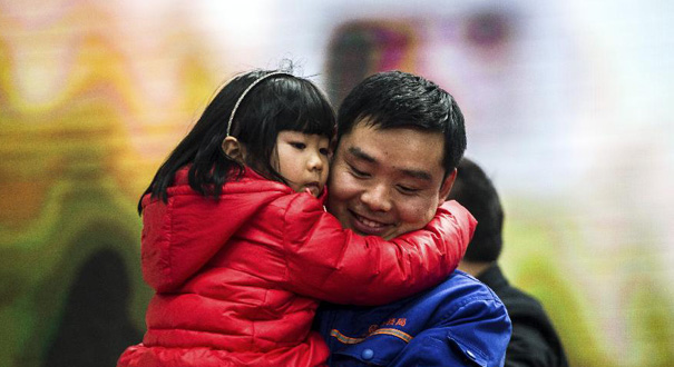 &ldquo;爸爸我来了&rdquo;&mdash;&mdash;留守儿童的跨省团聚