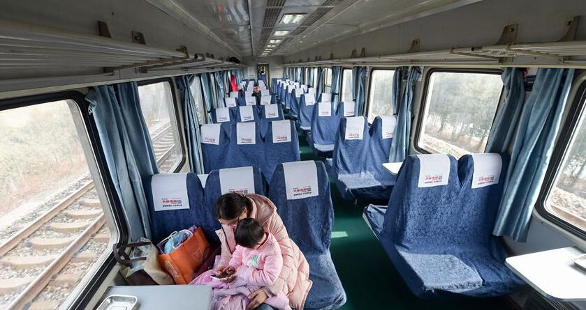 春运大潮中的空车厢