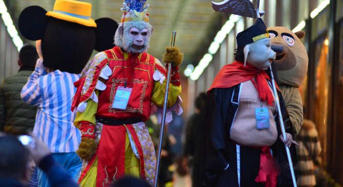 &ldquo;大圣&rdquo;春节发猴财 合影留念要收费