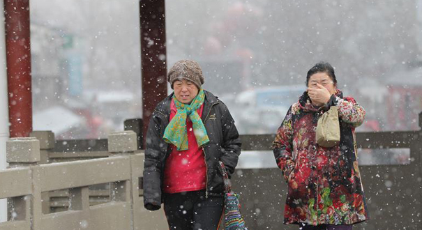 我国中东部雨雪降温天气持续