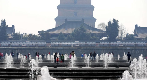 西安大雁塔音乐喷泉设座收费引热议