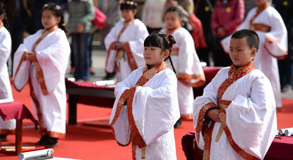 西安学童&ldquo;开笔破蒙&rdquo;