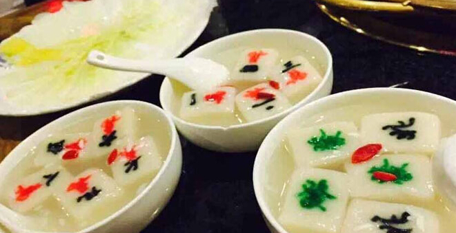 上海一火锅店晒逼真&ldquo;麻将汤圆&rdquo;