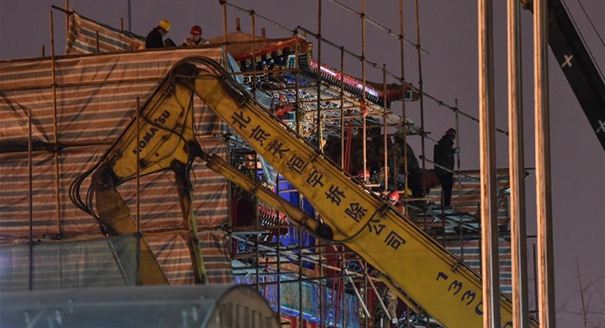 国家开发银行总部大楼前牌坊连夜开拆