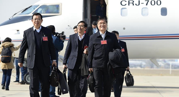 各地全国政协委员陆续抵京