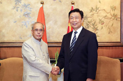 李源潮出席欢迎印度总统慕克吉访华招待会