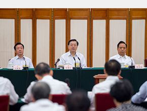 十二届全国人大常委会第二十一次会议举行联组会议