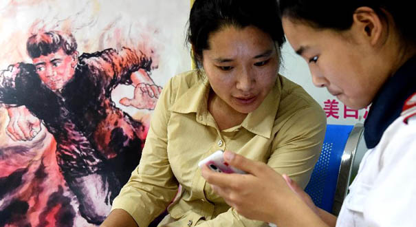 【图片故事】那串血脚印的背后