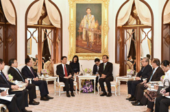 泰国总理巴育会见李源潮