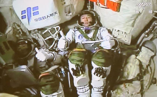 神舟十一号飞船与天宫二号自动交会对接成功