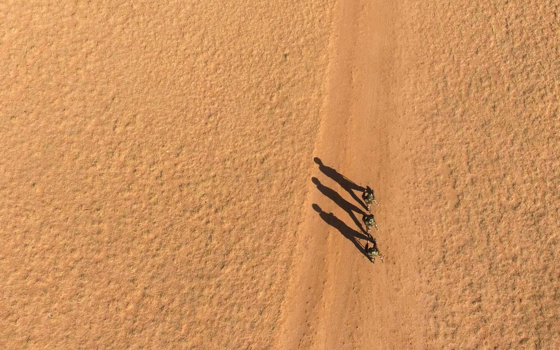 边防官兵为神舟十一号返回保驾护航