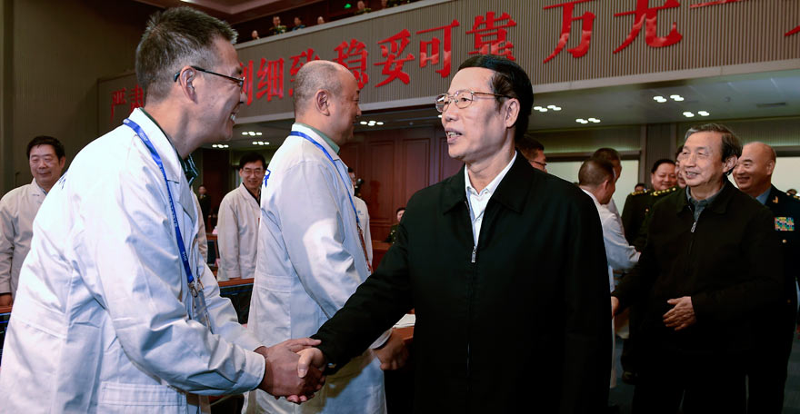 张高丽观看飞船返回实况并宣读贺电