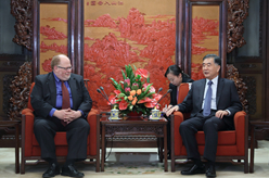 汪洋会见美国客人