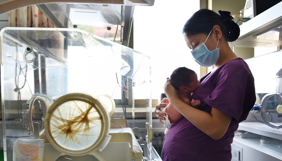 &ldquo;准妈妈&rdquo;坚守岗位迎接护士节