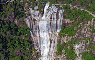 285米巨型白练！浙江天台重现大瀑布自然景观