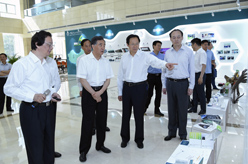 汪洋到中国农业科学院调研