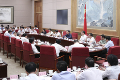 汪洋主持召开国务院扶贫开发领导小组第十七次全体会议