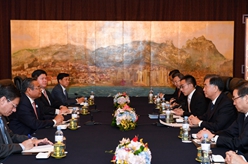 汪洋会见柬埔寨副首相因蔡利