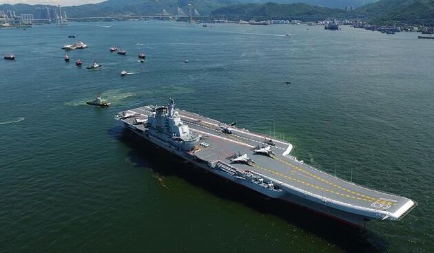 独家航拍！辽宁舰驶离香港