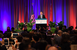 汪洋出席中美工商界联合欢迎午餐会并发表演讲