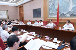 汪洋主持召开国务院扶贫开发领导小组全体会议