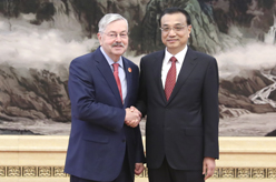 李克强会见40国新任驻华使节