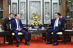 李克强会见俄罗斯总理梅德韦杰夫