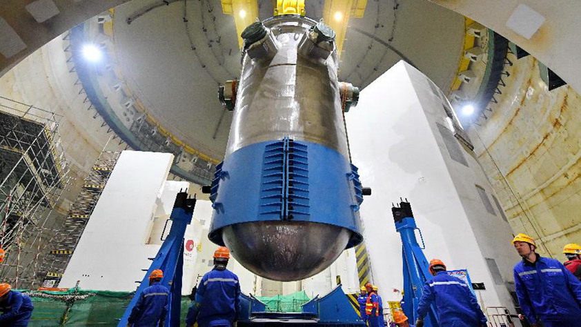“華龍一號”全球首堆壓力容器成功吊裝