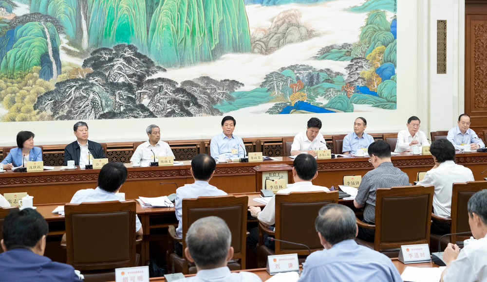 十三届全国人大常委会第四次会议分组审议大气污染防治法执法检查报告等