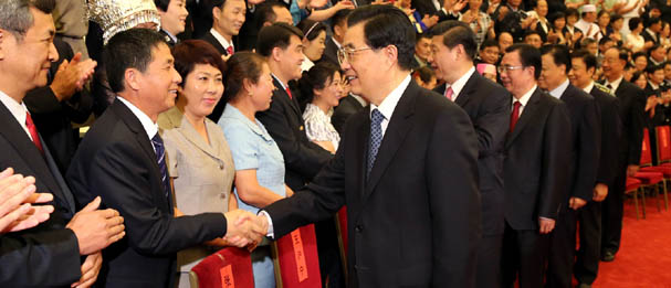 胡锦涛会见受表彰的先进集体和优秀个人代表