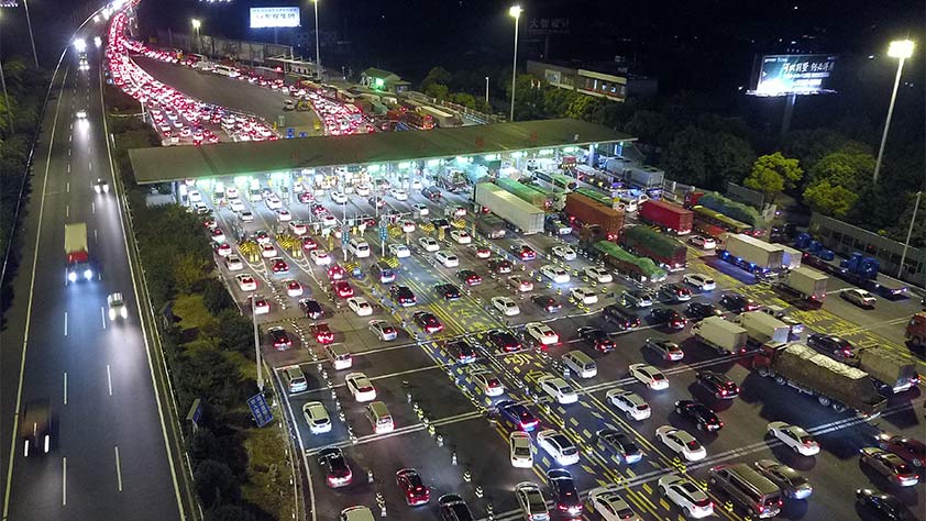 国庆长假迎出行高峰