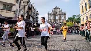 澳门迎“十一”黄金周内地游客入境高峰