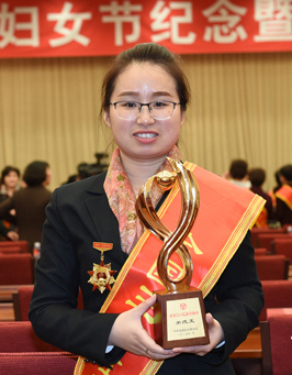 关改玉：千里独行铁轨&ldquo;女神探&rdquo;