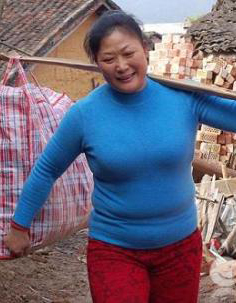 &ldquo;扁担姐&rdquo;麦琼方：爱与责任一肩挑