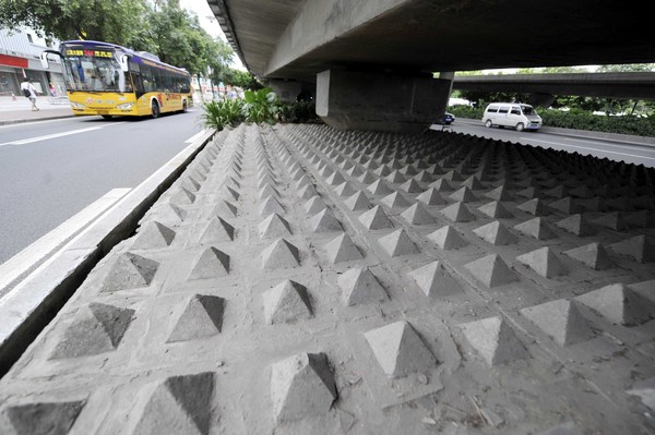 广州多处桥底浇注水泥锥事件调查