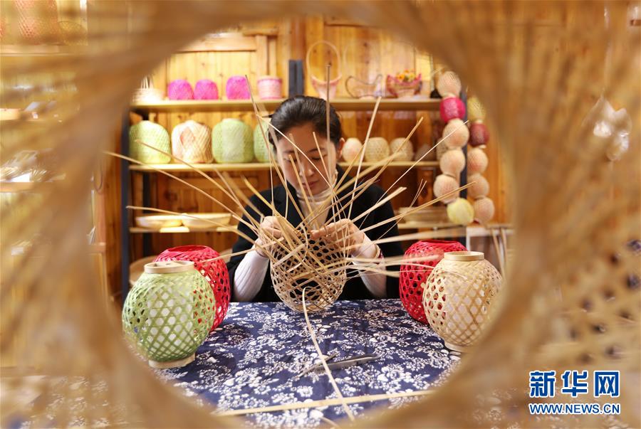 （在习近平新时代中国特色社会主义思想指引下&middot;庆祝改革开放40周年）（新华全媒头条&middot;图文互动）（3）在改革开放大潮中砥砺奋进&mdash;&mdash;新时代践行新发展理念纪行