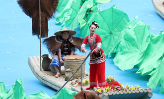 文艺表演《三姐歌飘山水间》