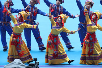 文艺表演《瑶族服饰&middot;绽放》