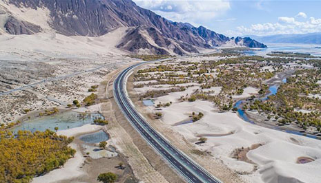 西藏立体交通网络展新颜