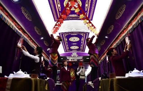 雪域天路上的“流动餐厅”